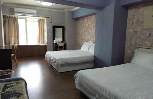 Hualien City Centre House | Relaxing Grapefruit Heping Guesthouse with Hot Tub Access