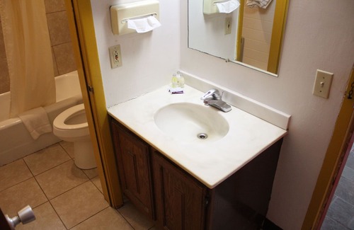 North East Hotel | Budget-Friendly Stays at Red Carpet Inn with Breakfast & Kitchen