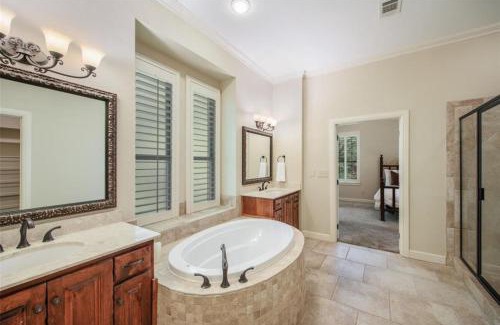 Grapevine House | Grapevine Home: Family-Friendly Retreat Awaits You