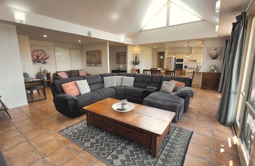 Pokolbin House | Grapevines Boutique Accommodation: Rated 9.4/10, Family-Friendly