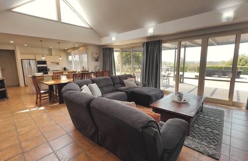 Pokolbin House | Grapevines Boutique Accommodation: Rated 9.4/10, Family-Friendly