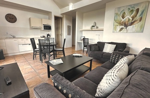 Pokolbin House | Grapevines Boutique Accommodation: Rated 9.4/10, Family-Friendly