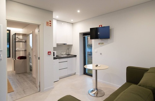 Carrazeda de Ansiaes Hotel | Grapple Hotel: 4-Star Retreat with Spa and Pool Access