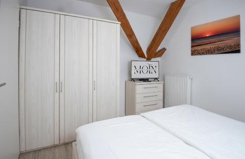 Krummhoern Apartment | Grashaus Leevke: Family & Pet Friendly, Rated 9.5/10