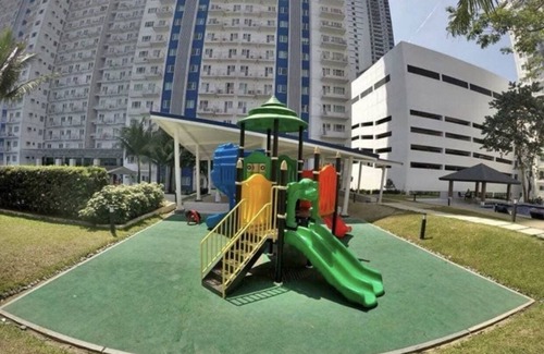Santo Cristo Apartment | Cozy Stay at Grass Residences SM North with Pool & Kitchen