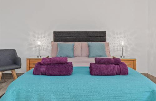 Haverfordwest House | Dog-Friendly Grassholm Cottage with Relaxing Hot Tub