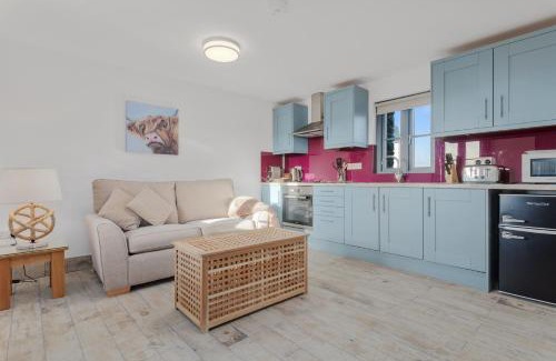 Haverfordwest House | Dog-Friendly Grassholm Cottage with Relaxing Hot Tub