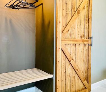 Pak Kret House | Inviting Grasshopper Bed and Cafe with On-Site Restaurant