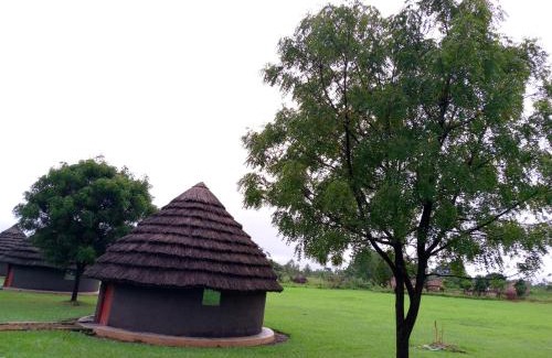 Purongo Hotel | Grassroots Cottages Murchsion Falls
