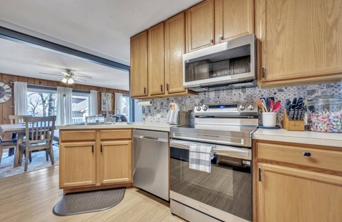 Orleans House | Guest Rated 10/10 at Grassy Knoll Retreat on Big Spirit Lake