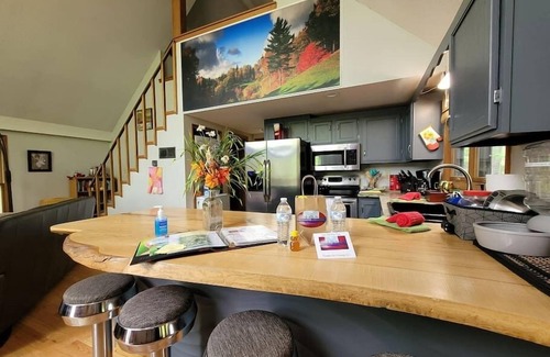 The Woods Cabin | Pet-Friendly Grateful Moments Cabin with Hot Tub & Pool Access
