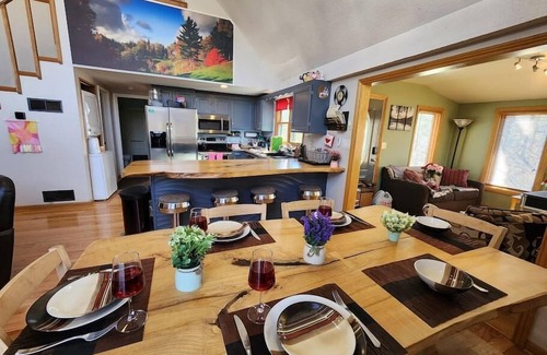 The Woods Cabin | Pet-Friendly Grateful Moments Cabin with Hot Tub & Pool Access