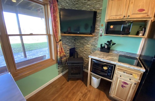 Lapeer Apartment | Pet-Friendly Grateful Suite with Lake View & Spring Special