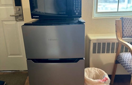 Shields Hotel | Budget-Friendly Gratiot View Motel with Breakfast & Kitchen