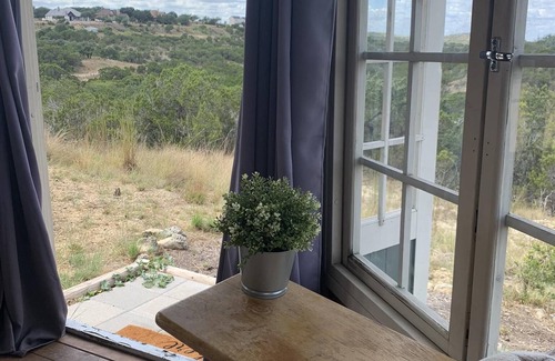 Dripping Springs Cabin | Gratitude Cabin @ 13 Acres-Yoga/Hike/Meditate