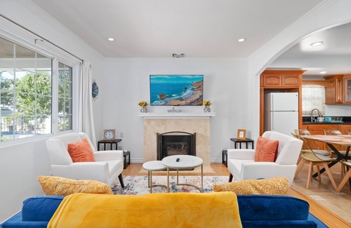 Mid Central House | Inviting Gratyfying Abode: 3B2B with Queen Beds & Spa