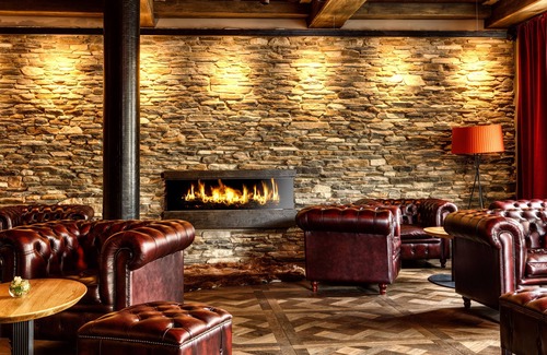 Innsbruck City Centre Hotel | Experience Grauer Bär: Top-Rated 4-Star Retreat with Spa