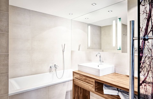 Innsbruck City Centre Hotel | Experience Grauer Bär: Top-Rated 4-Star Retreat with Spa
