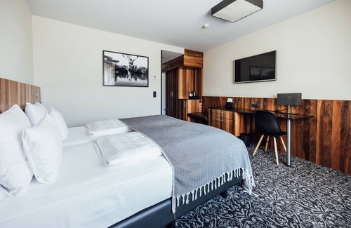 Innsbruck City Centre Hotel | Experience Grauer Bär: Top-Rated 4-Star Retreat with Spa