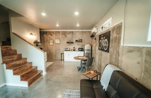 Pea Ridge Apartment | Family-Friendly Gravel Trail Getaway with Kitchen & 10/10 Rating