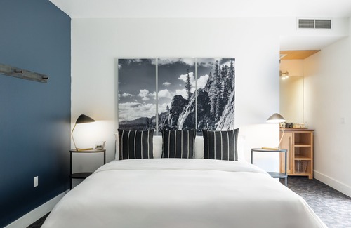 Truckee Hotel | Experience Gravity Haus Truckee-Tahoe with Oceanfront Bliss