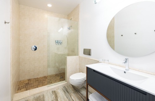 Truckee Hotel | Experience Gravity Haus Truckee-Tahoe with Oceanfront Bliss