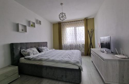 Floresti Apartment | Ideal Gray Apartment Near Amethyst & Vivo Mall - 9.9/10 Rated