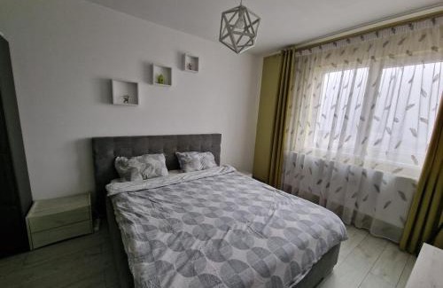 Floresti Apartment | Ideal Gray Apartment Near Amethyst & Vivo Mall - 9.9/10 Rated