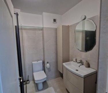 Floresti Apartment | Ideal Gray Apartment Near Amethyst & Vivo Mall - 9.9/10 Rated