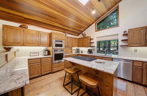 Graeagle House | Unforgettable Gray Haven at Graeagle - Top Rated Getaway