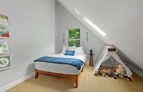 Three Oaks House | Gray Haven