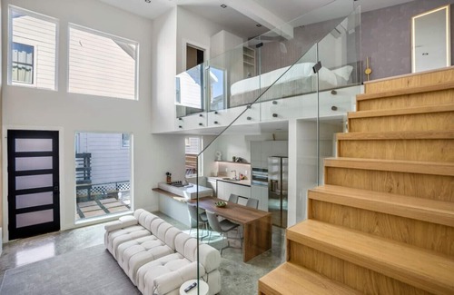 East Downtown Houston House | Experience the Gray Loft at The O’Four Lofts - Grayscale Lux