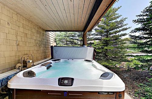 Stonehaven House | Family-Friendly Retreat at Gray Moose Hotel Awaits You