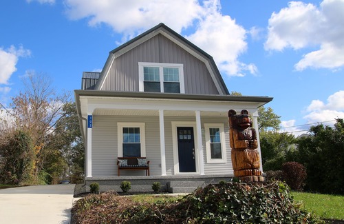Williamstown House | Discover Gray's Landing: Newly Renovated with Lake Views