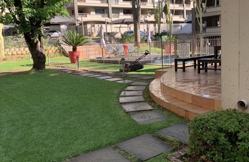 Sandown Apartment | Graystone Penthouse: A Family Haven with Pool Access