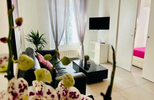 Intra Apartment | Historic Center Gem: Pet & Child Friendly Stay