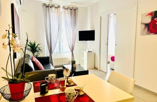 Intra Apartment | Historic Center Gem: Pet & Child Friendly Stay