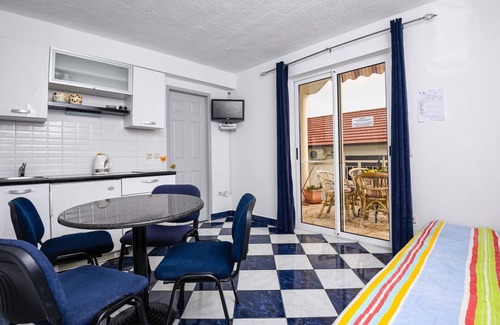 Kuciste Apartment | Great 2+2 Apartment very close to the sea.