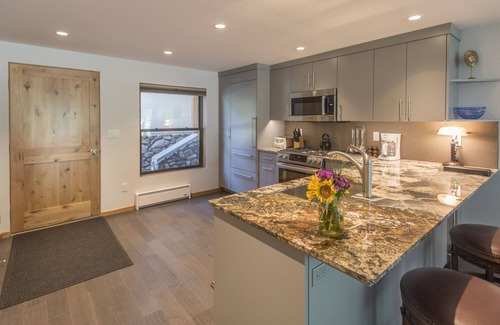 Ketchum Condo | Prime Location Townhouse in Ketchum with Spa & Hot Tub