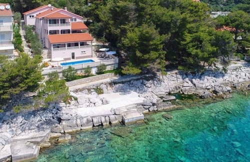 Prizba Apartment | Great 3-Bedroom Apartment with Pool and Sea View