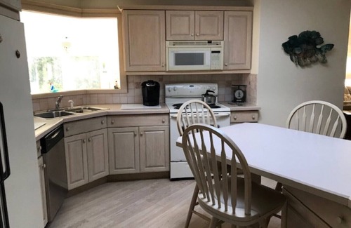 Madison House | Sunny 3BD/2BA Ranch with Private Beach & Spacious Yard