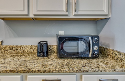 Downtown House | Family-Friendly 4 Bedroom Bungalow Near Downtown Raleigh