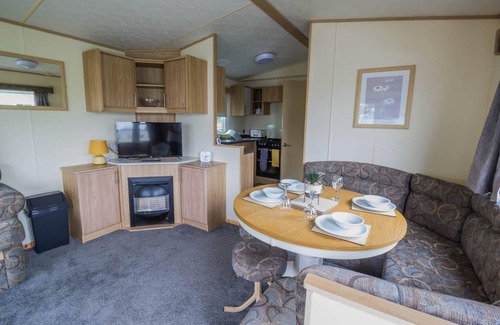 Clacton-on-Sea House | Spacious 8 Berth Caravan for Your Perfect Clacton Staycation