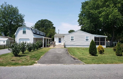 Milton House | Prime Location Near Quaint Downtown Milton and Beaches