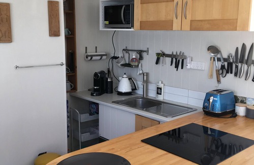 Tikitere House | Ideal Stay for Rotorua Biking Groups - Pet Friendly & More
