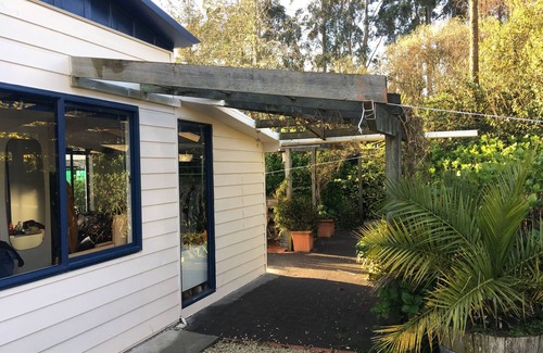 Tikitere House | Ideal Stay for Rotorua Biking Groups - Pet Friendly & More