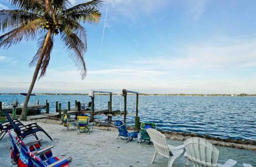 Englewood Villa | Scenic Waterfront Retreat! Pool & Kayaks Near the Beach