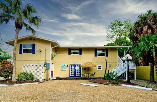 Englewood Villa | Scenic Waterfront Retreat! Pool & Kayaks Near the Beach