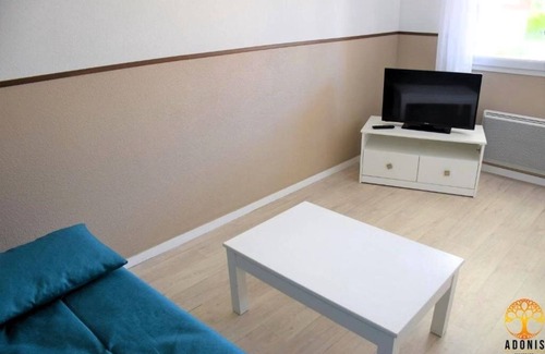 Grandcamp-Maisy Hotel | Ideal Getaway: Pool, Pet-Friendly & Close to Maisy Battery!