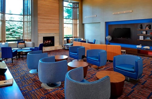 West Dundee House | Inviting Units with Free Parking and Pool Near Santa's Village